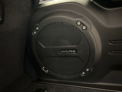 Used 2025 Jeep Wrangler Sahara image 36