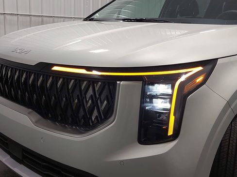 New 2026 Kia Carnival EX image 34