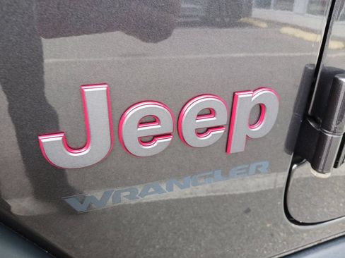 Used 2021 Jeep Wrangler Rubicon AWD/4WD image 30