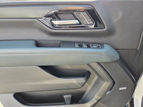 Used 2025 GMC Yukon AT4 w/ AT4 Premium Package AWD/4WD image 20