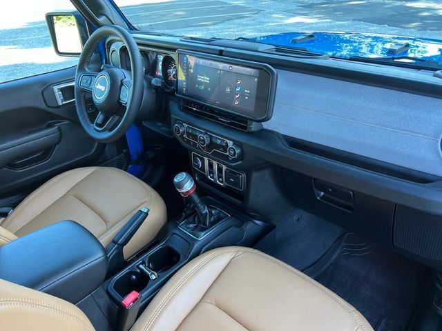 Used 2025 Jeep Wrangler Sport AWD/4WD image 38
