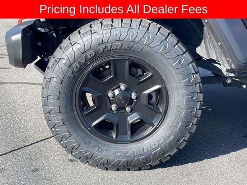 Used 2023 Jeep Gladiator Mojave AWD/4WD image 9