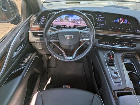 Used 2024 Cadillac Escalade Premium Luxury image 15