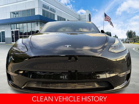 Used 2025 Tesla Model Y Long Range RWD image 3