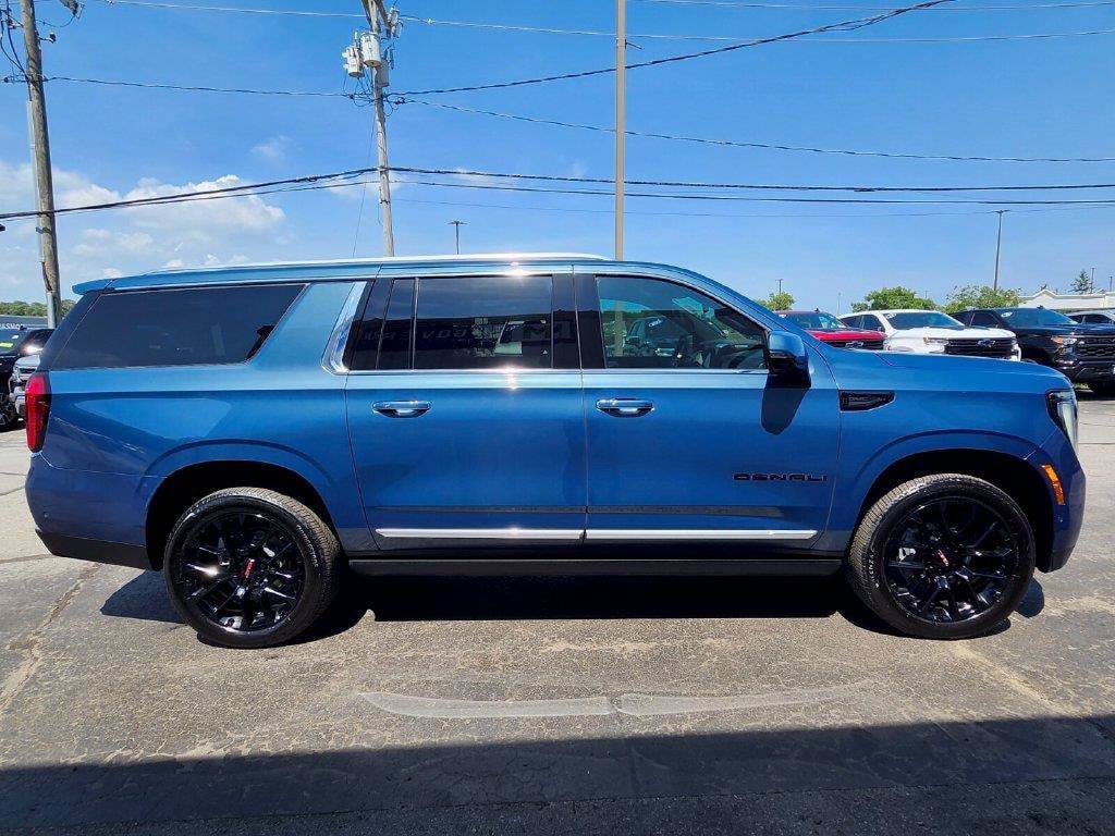 Used 2026 GMC Yukon XL Denali w/ Sun & Power Step Package AWD/4WD image 6