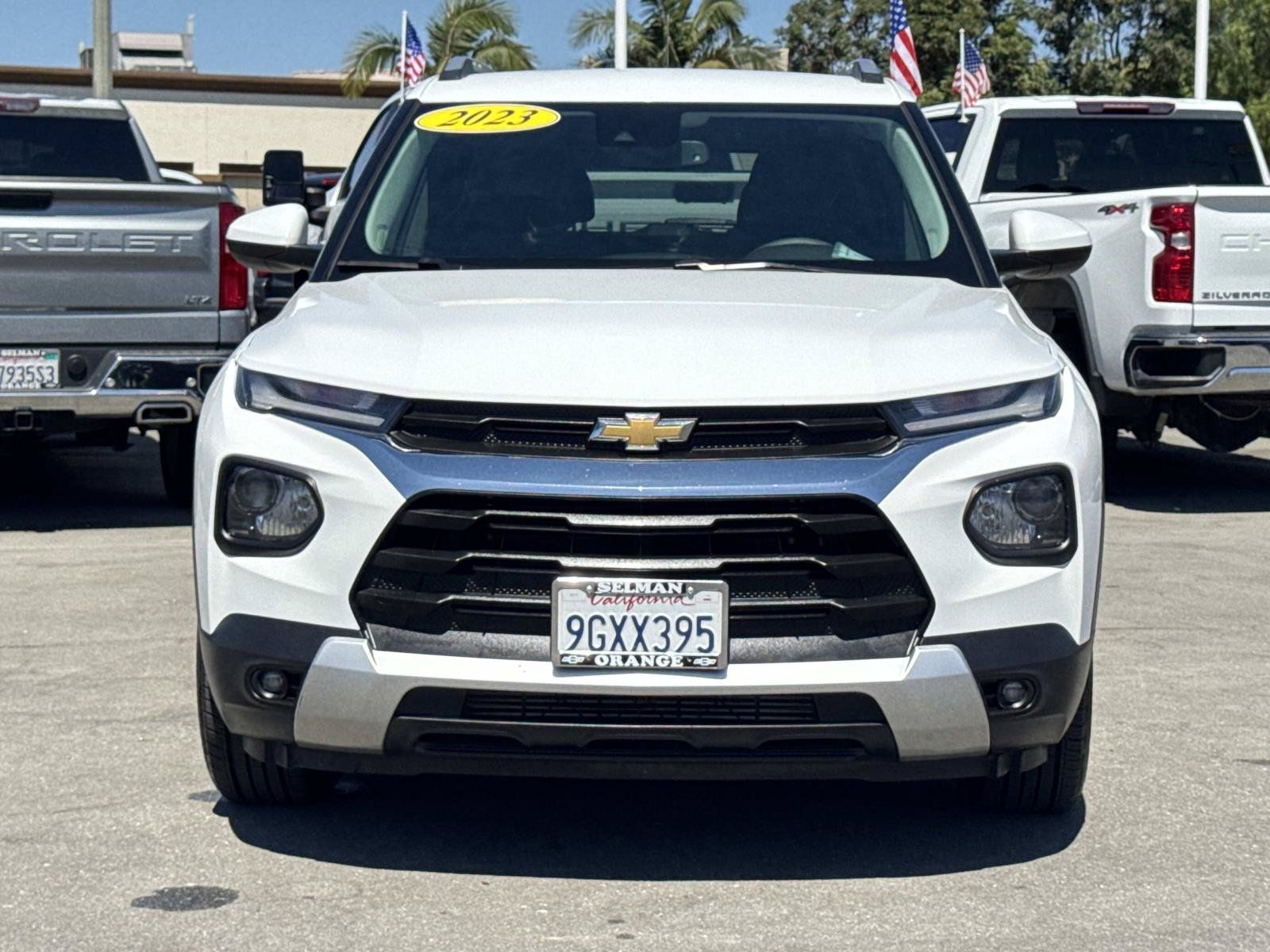 Used 2023 Chevrolet TrailBlazer LT w/ Convenience Package FWD image 2