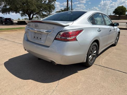 Used 2015 Nissan Altima 2.5 S w/ Sport Value Package FWD image 7