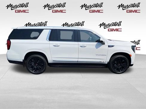 Used 2024 GMC Yukon XL SLT w/ SLT Premium Package AWD/4WD image 9