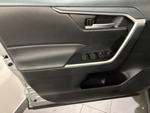 Used 2025 Toyota RAV4 XLE AWD/4WD image 10