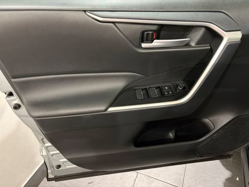 Used 2025 Toyota RAV4 XLE AWD/4WD image 10