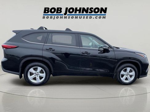 Used 2021 Toyota Highlander LE image 8