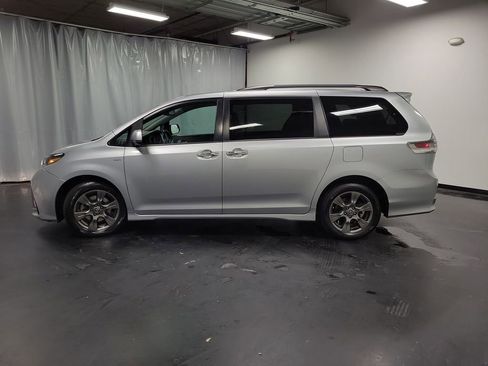 Used 2020 Toyota Sienna SE AWD/4WD image 5