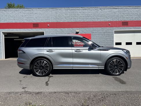 Used 2023 Lincoln Aviator Black Label w/ Dynamic Handling Package AWD/4WD image 2