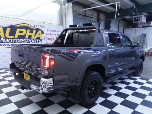 Used 2022 Toyota Tacoma SR5 AWD/4WD image 6