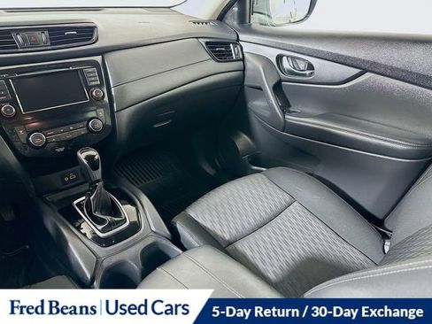 Used 2018 Nissan Rogue SV w/ Premium Package image 25