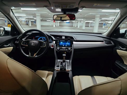 Used 2018 Honda Civic Touring image 3