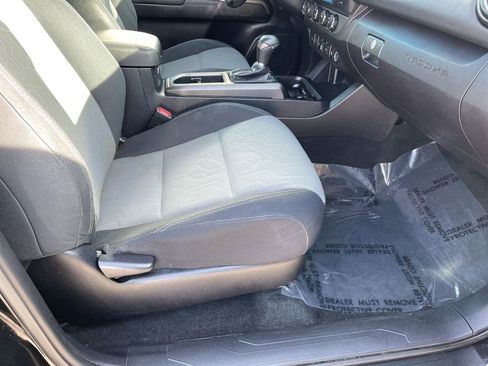 Used 2021 Toyota Tacoma TRD Sport w/ Technology Package image 29