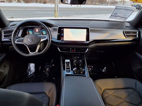 Used 2025 Volkswagen Atlas Cross Sport SE image 5