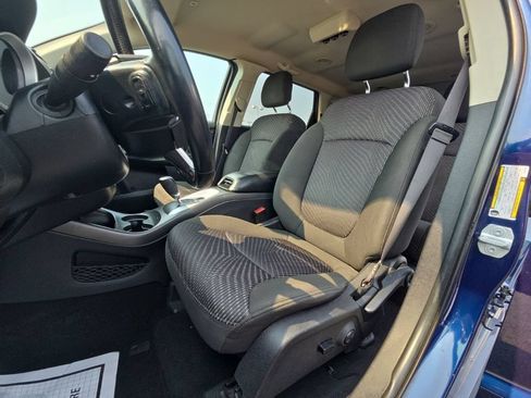 Used 2020 Dodge Journey SE w/ SE Popular Equipment Group FWD image 32