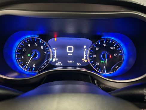 Used 2024 Chrysler Pacifica Touring-L image 16