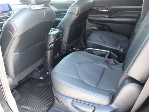 Certified 2025 Toyota Grand Highlander AWD image 15