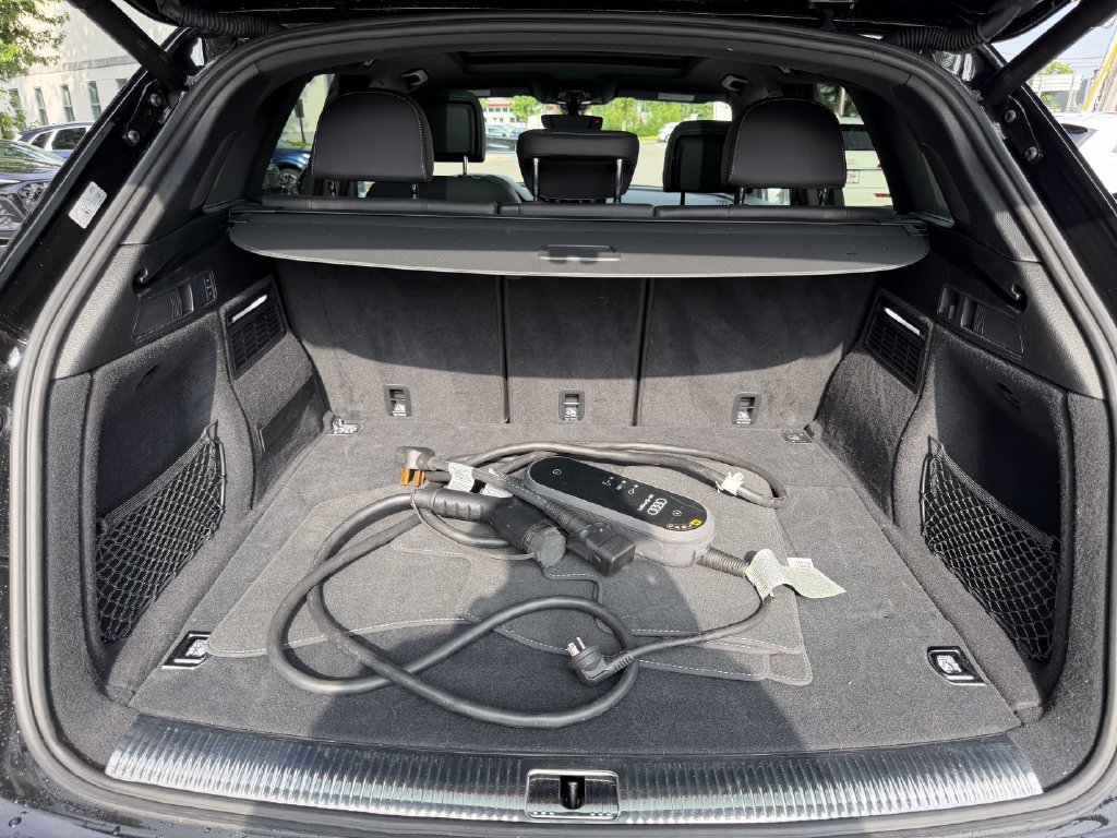 Used 2023 Audi Q5 e Prestige AWD/4WD image 30