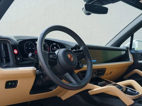 Used 2026 Porsche Cayenne AWD/4WD image 5