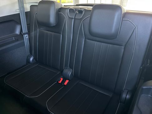 Certified 2023 Volkswagen Tiguan SE FWD image 15