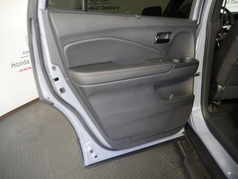Used 2025 Honda Passport Black Edition image 12