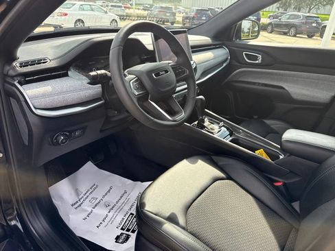 Used 2023 Jeep Compass Latitude w/ Convenience Group AWD/4WD image 8