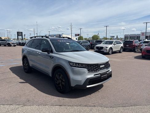 Used 2023 Kia Sorento S w/ Panoramic Sunroof Package AWD/4WD image 3