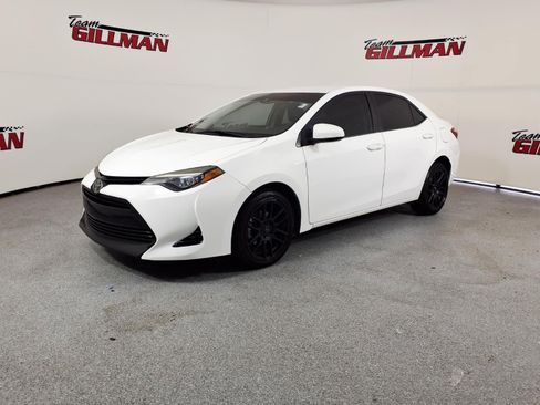 Used 2018 Toyota Corolla LE w/ Carpet Mat Package (TMS) FWD image 8