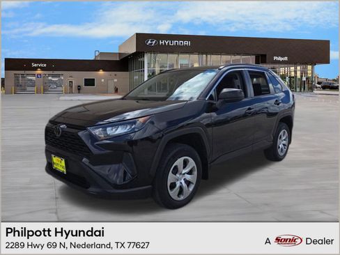 Used 2021 Toyota RAV4 LE image 1