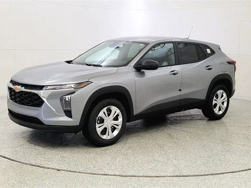 New 2026 Chevrolet Trax LS FWD image 3