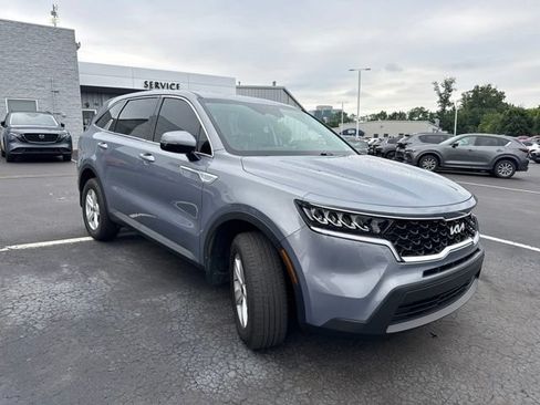 Used 2023 Kia Sorento LX AWD/4WD image 2