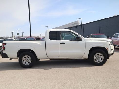 Used 2022 Nissan Frontier S RWD image 4
