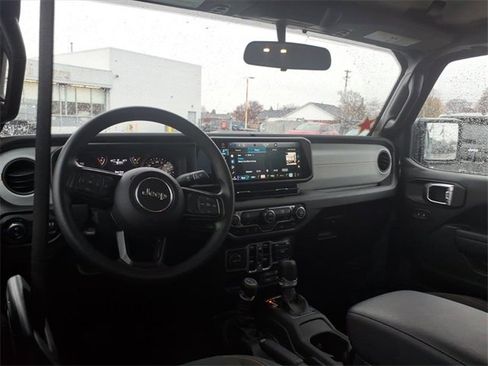 Used 2025 Jeep Gladiator Sport image 9