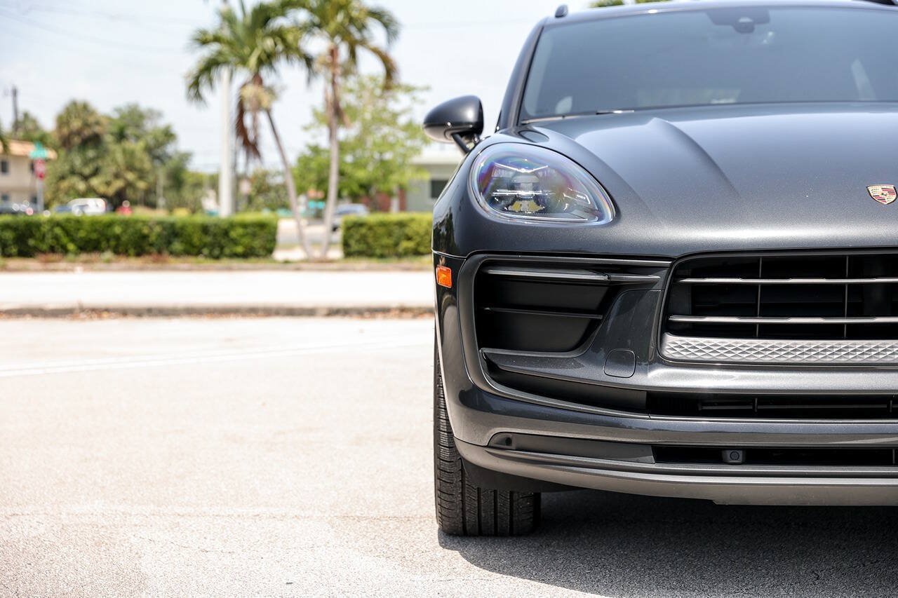 Used 2022 Porsche Macan AWD/4WD image 11
