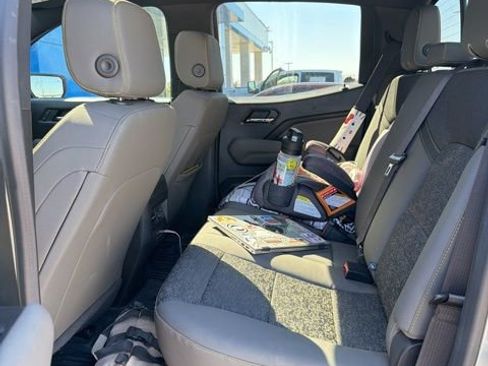 Used 2024 Chevrolet Colorado ZR2 w/ Technology Package image 11