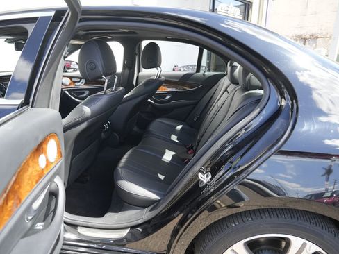 Used 2020 Mercedes-Benz E 350 4MATIC Sedan image 27