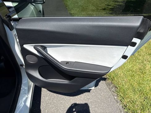 Used 2021 Tesla Model Y Performance AWD/4WD image 16