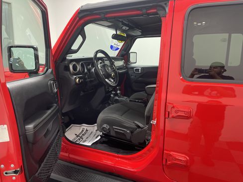Used 2019 Jeep Wrangler Unlimited Sahara image 9