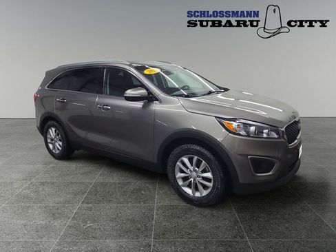 Used 2016 Kia Sorento LX w/ LX Convenience Package image 11