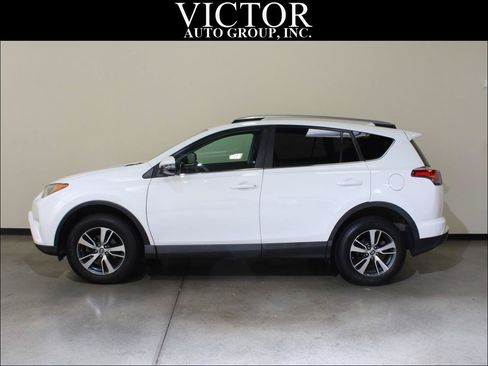 Used 2018 Toyota RAV4 XLE AWD/4WD image 1