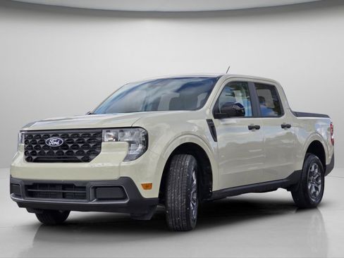 Used 2025 Ford Maverick XLT w/ Equipment Group 301A AWD/4WD image 16