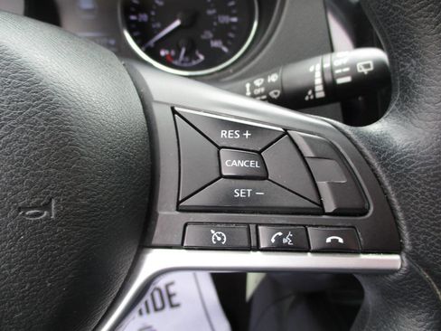 Used 2017 Nissan Rogue S image 13