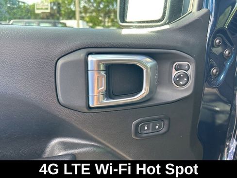 Used 2025 Jeep Wrangler Unlimited Rubicon AWD/4WD image 35