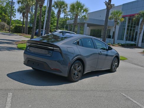 Used 2026 Toyota Prius Plug-In Hybrid FWD image 3