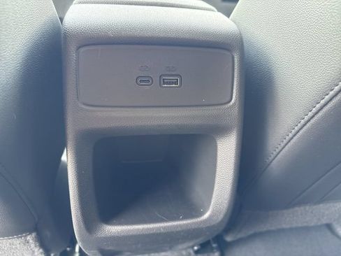 Used 2025 Chevrolet Trax LT w/ LT Convenience Package FWD image 23