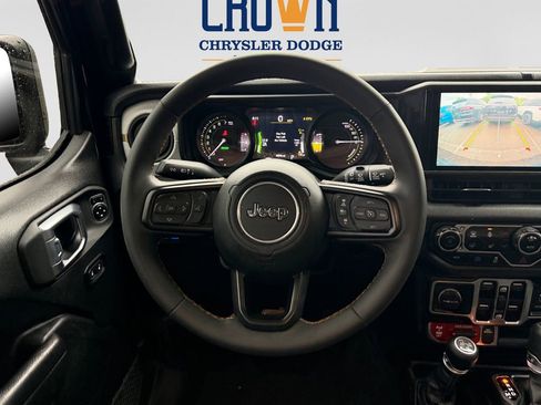 Used 2024 Jeep Wrangler Unlimited AWD/4WD image 23